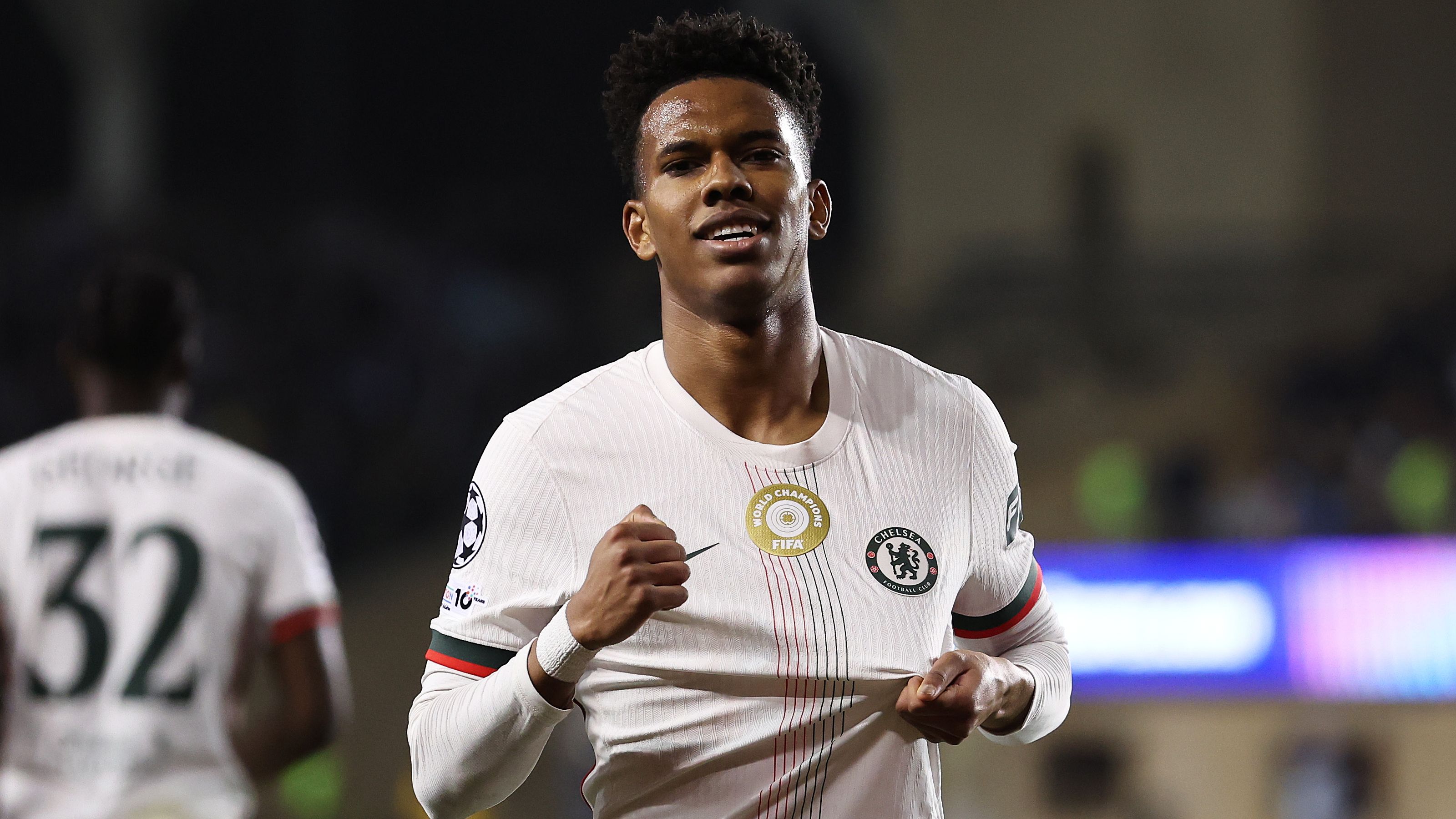 Chelsea Warns Estevao Willian: Risk of Jadon Sancho’s Fate Amid Intense Competition at Stamford Bridge