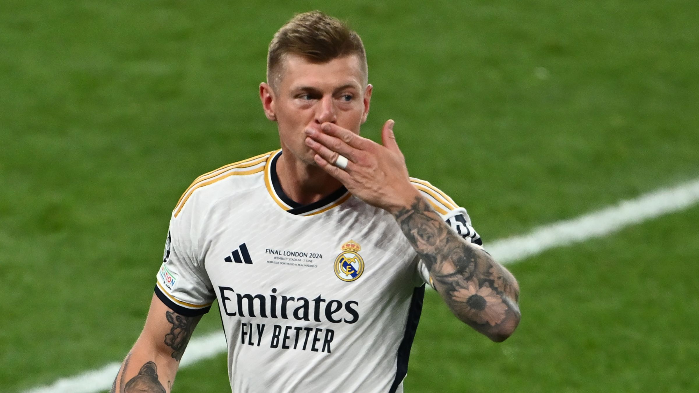 Toni Kroos Criticizes Referee’s Red Card Decision for Luis Diaz’s Foul on Achraf Hakimi in Bayern Munich’s Victory