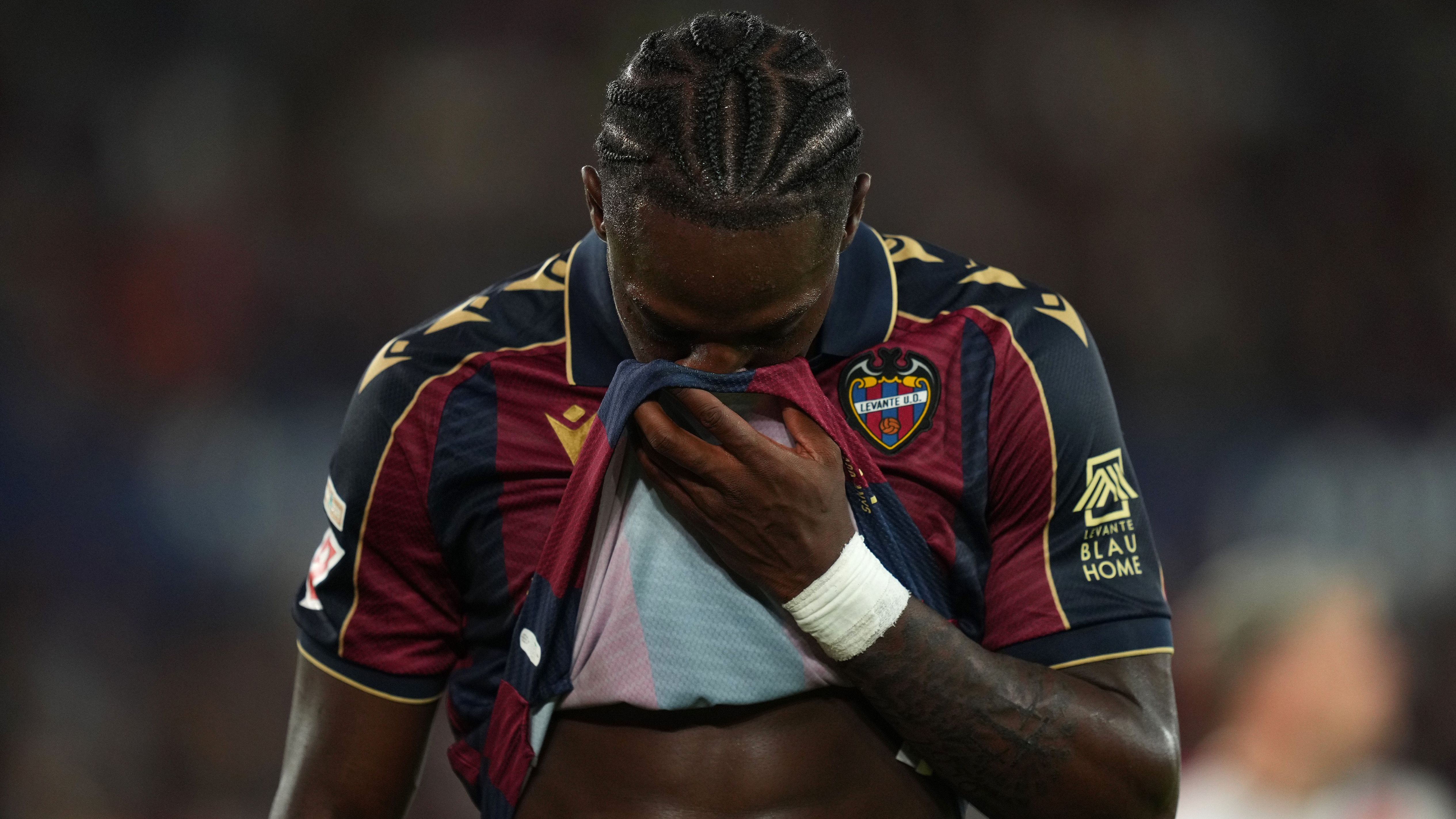 Levante Rejects €30 Million Bid from Unexpected Club as Barcelona and Chelsea Face Rivalry for Promising Young Forward