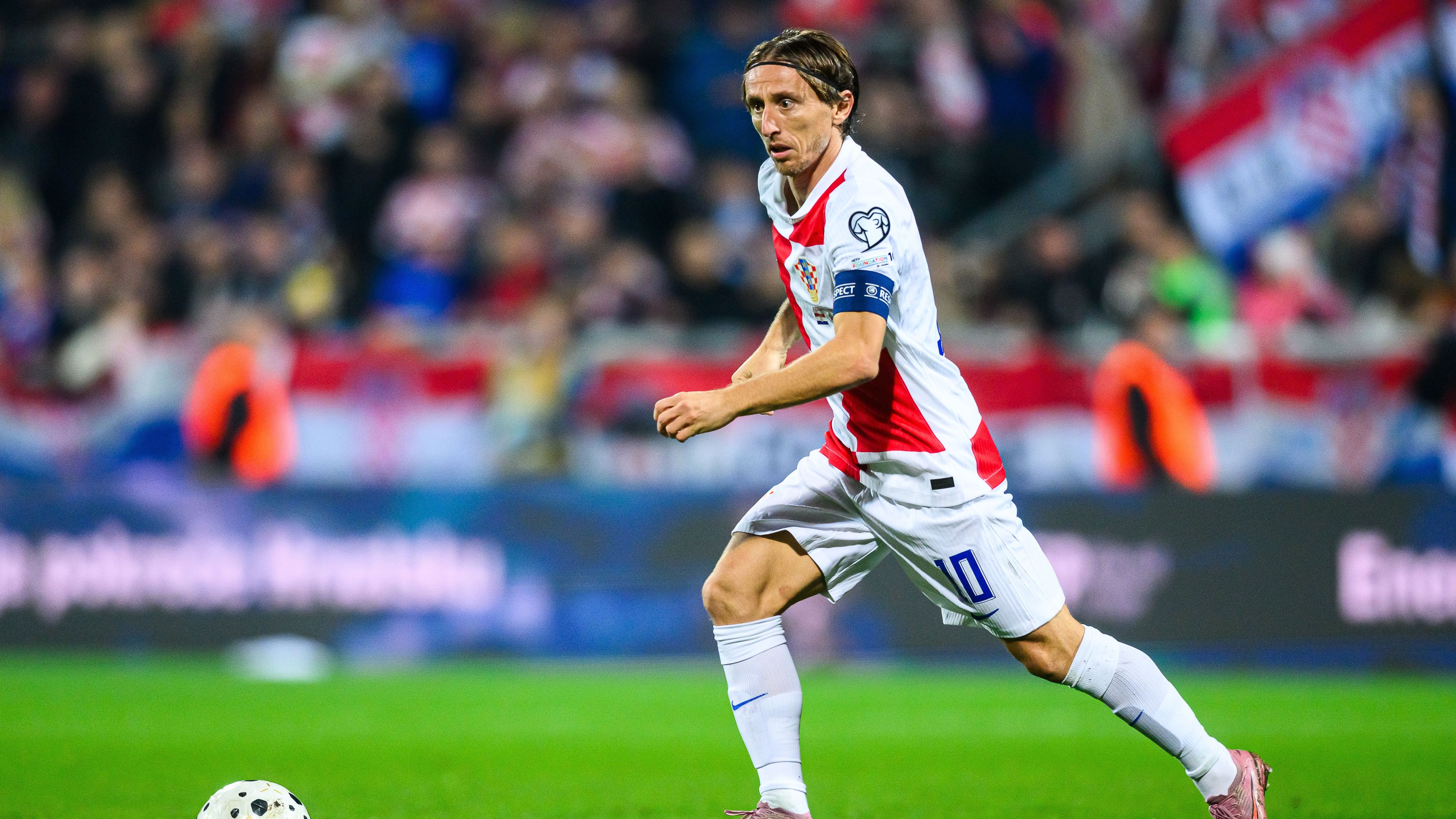 Ex-Barcelona Star Praises Luka Modric as an ‘Admirable’ Asset: AC Milan Fortunate to Have the Real Madrid Legend in Their Ranks