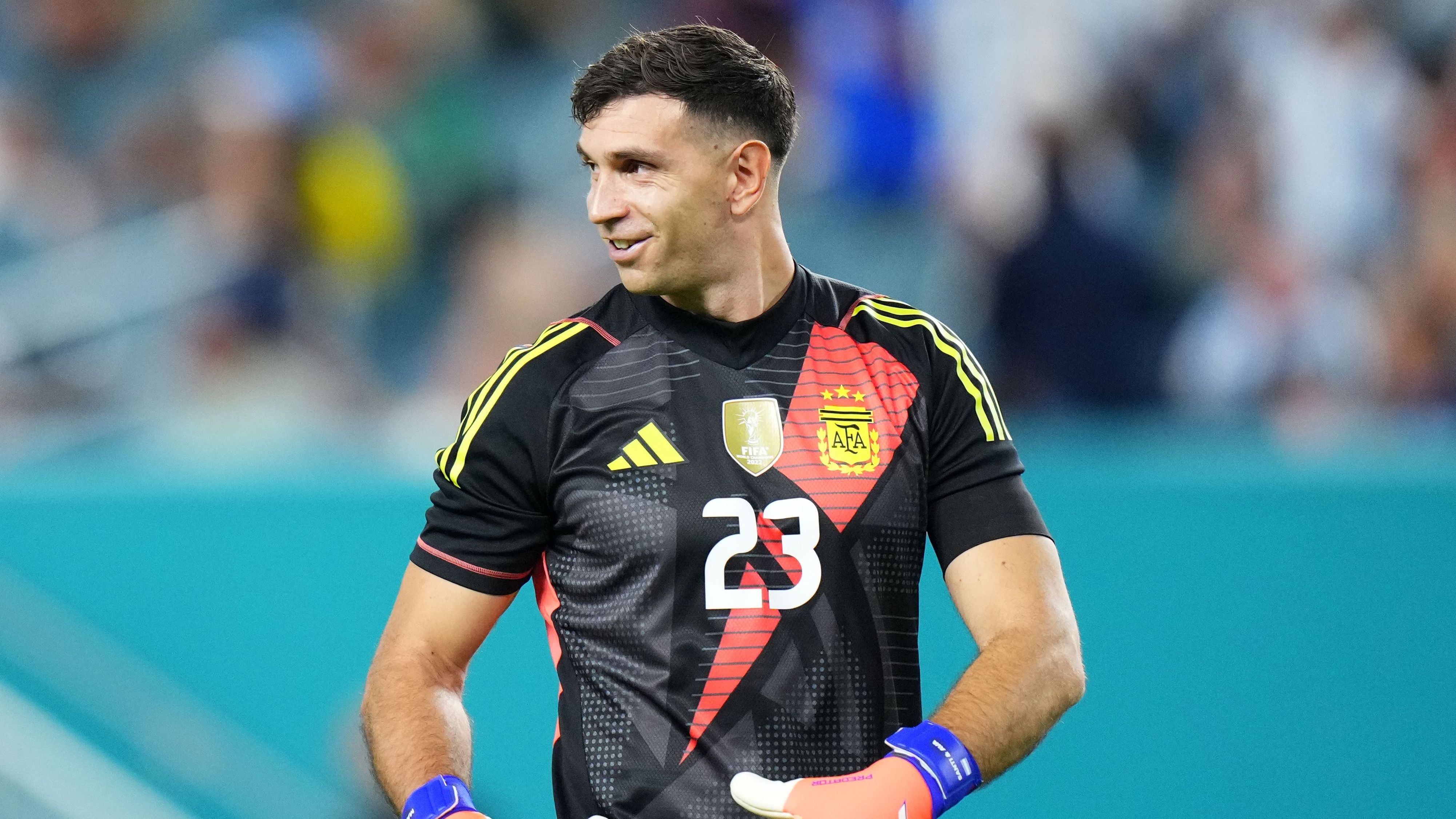 Emiliano Martínez Poised for Major Transfer to Serie A Powerhouse After Missed Manchester United Opportunity