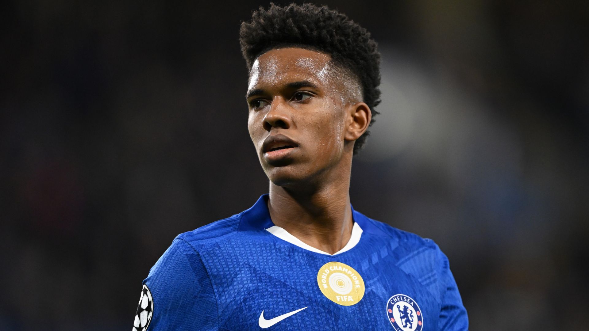 Enzo Maresca Urges Chelsea’s Rising Star Estevao Willian to Remain Composed Amid Comparisons to Lionel Messi and Cristiano Ronaldo