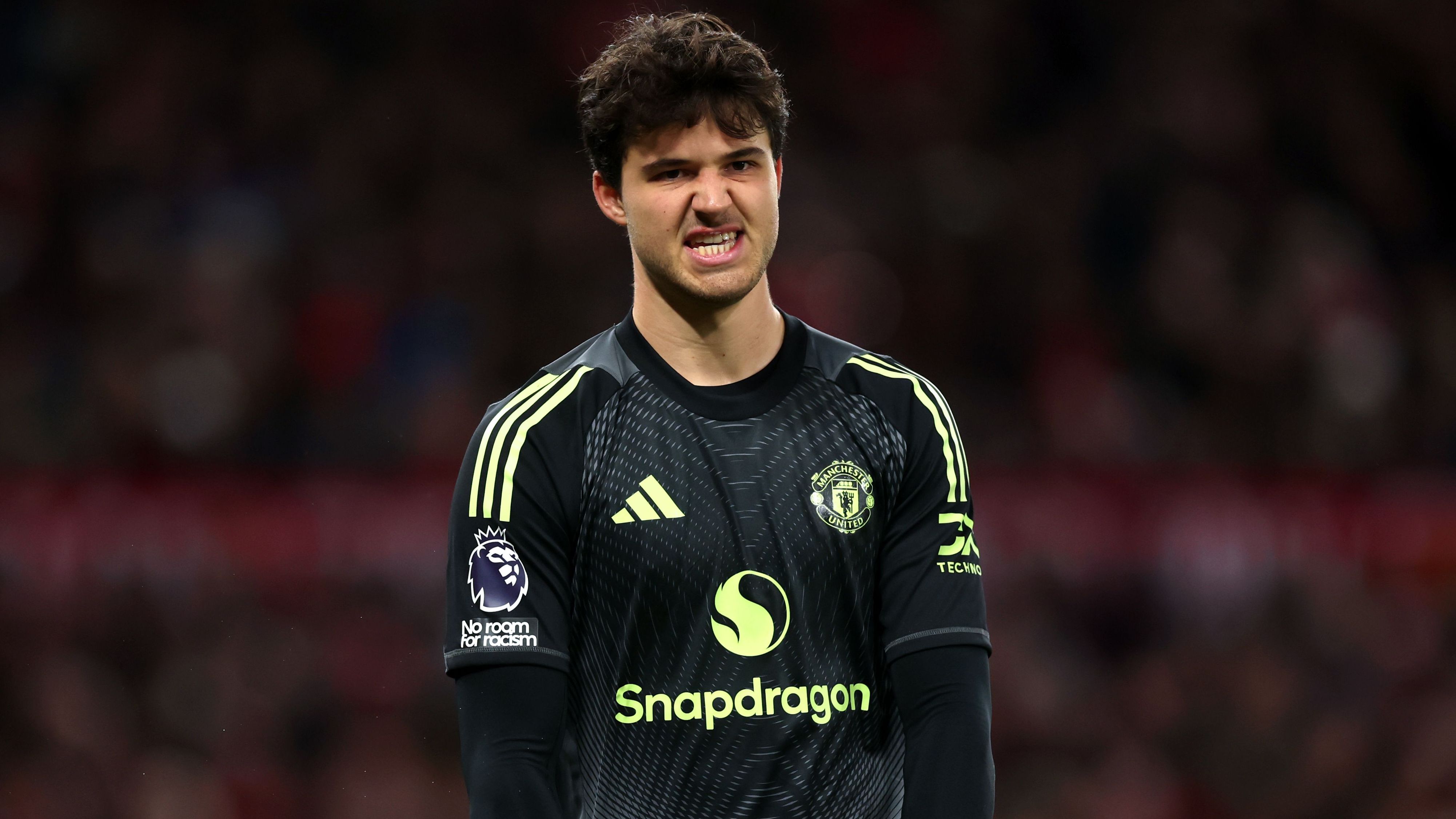 Emiliano Martínez Warned by Premier League Legend That Failed Transfer to Manchester United Meant Missing the ‘Chance of a Lifetime