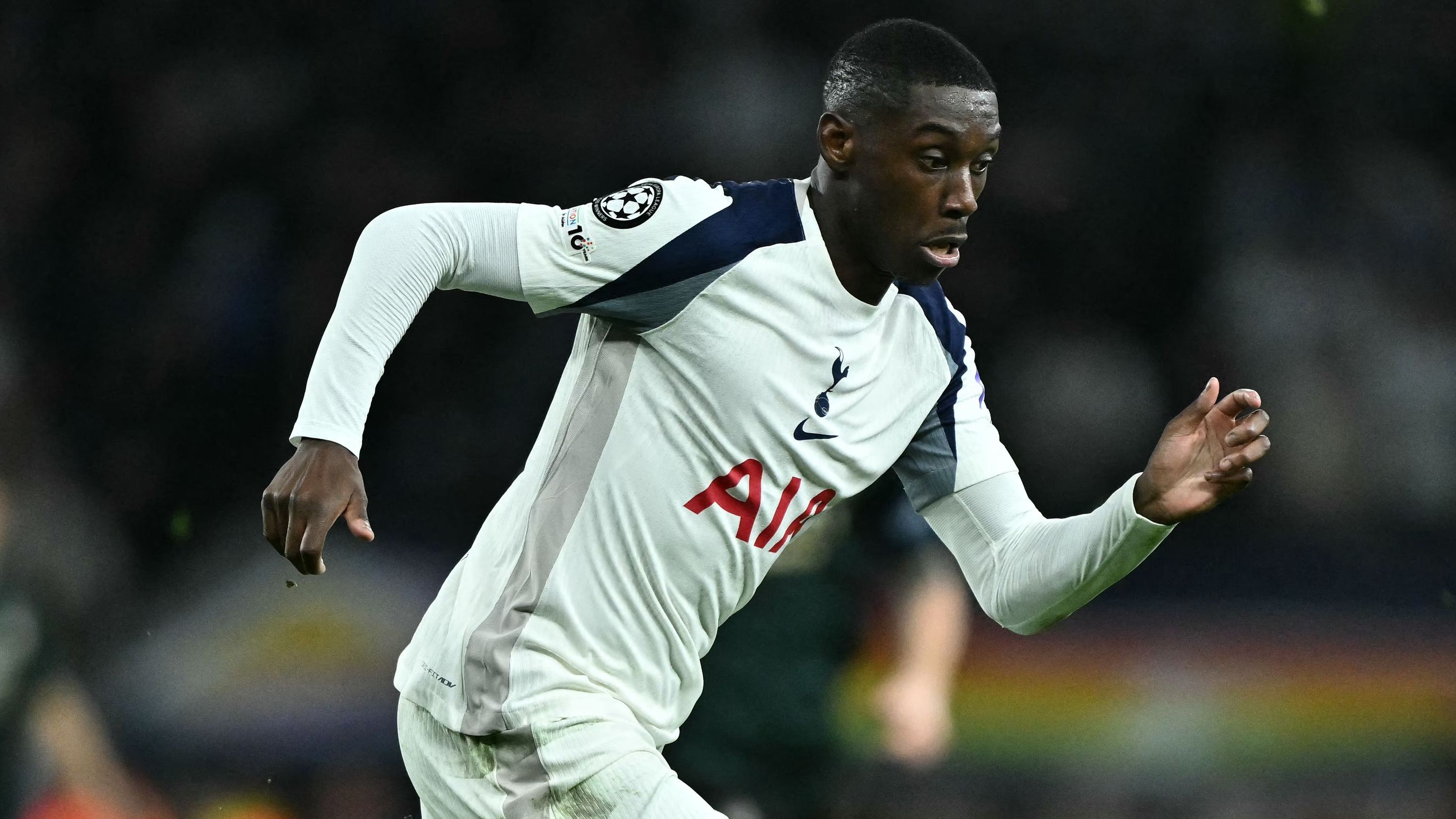 Randal Kolo Muani Sustains Fractured Jaw in Incident with Harry Maguire During Tottenham Hotspur’s Draw Against Manchester United