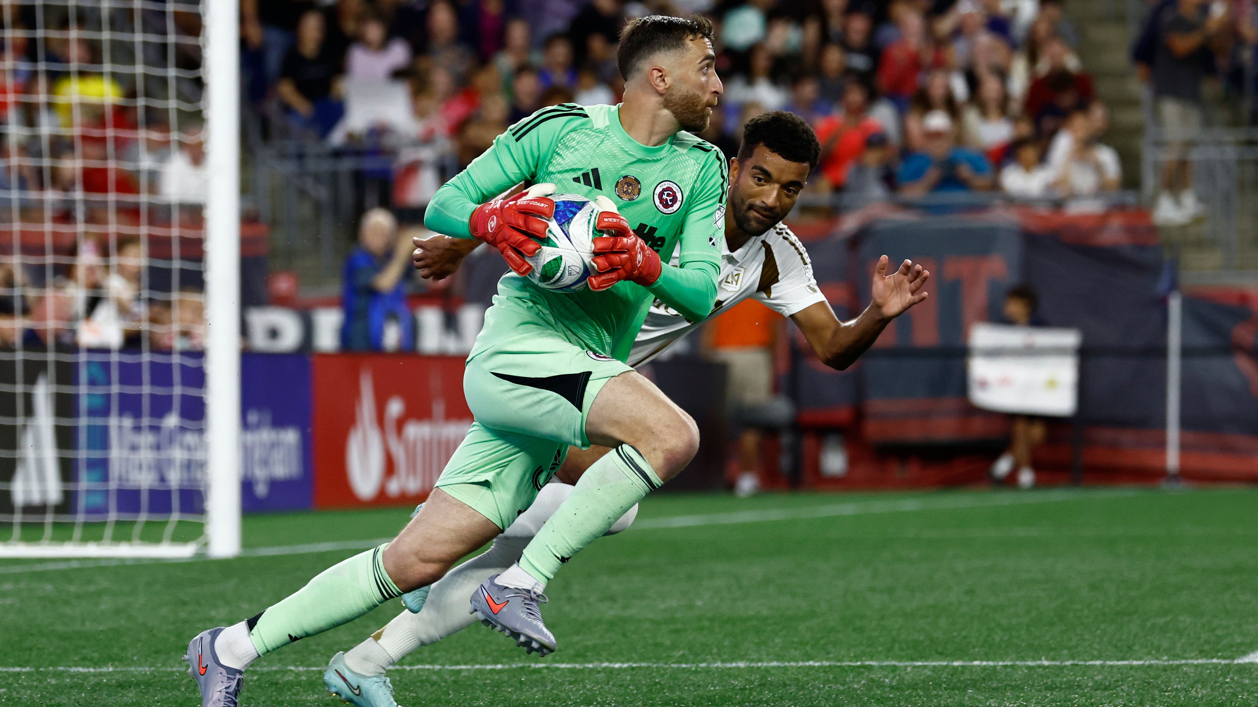 Former USMNT Star Stuart Holden Warns That Matt Turner’s Exclusion from Mauricio Pochettino’s November Squad May Jeopardize World Cup Prospects