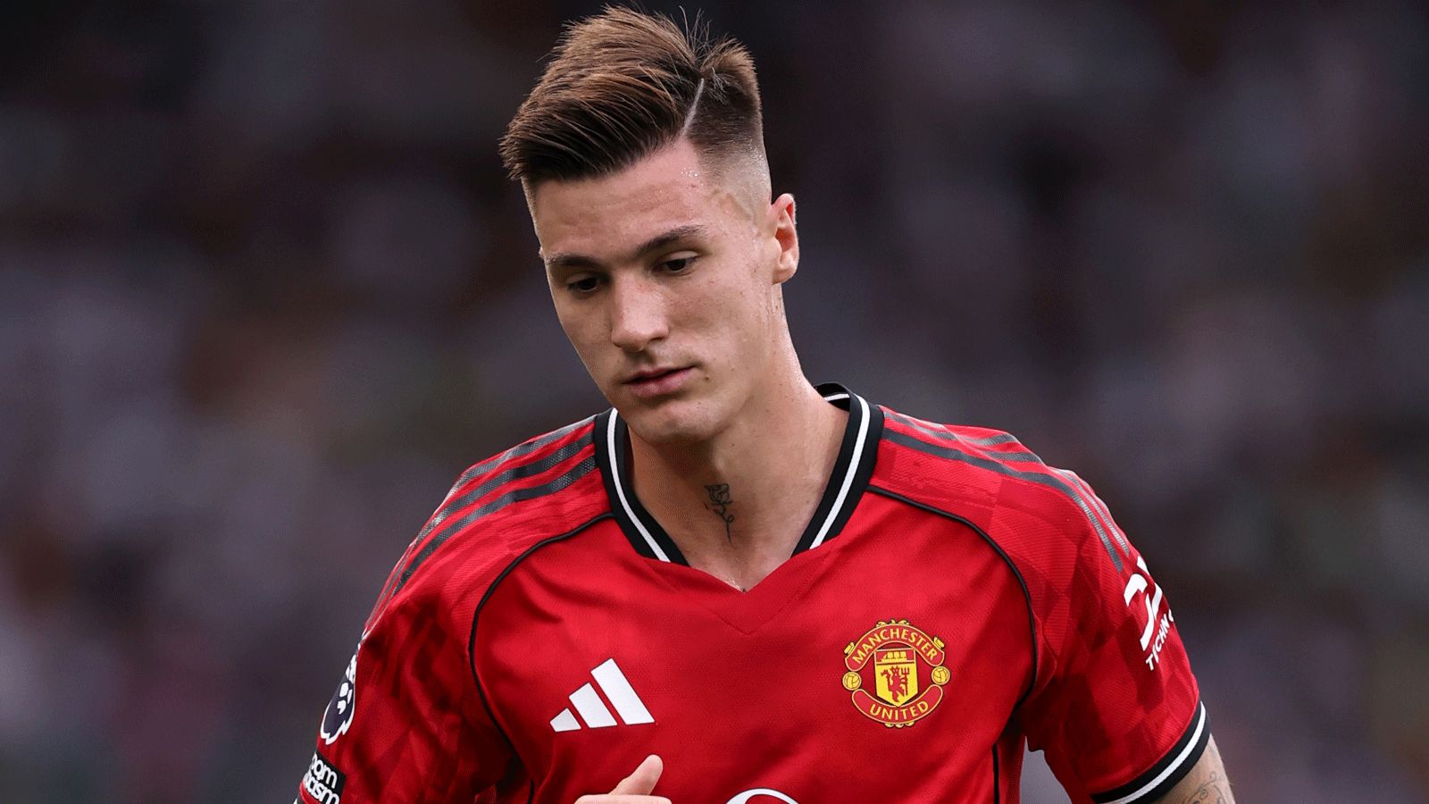 Alan Shearer Criticizes Manchester United’s Overpayment for Benjamin Sesko and Expresses Doubts About Their £70 Million Striker