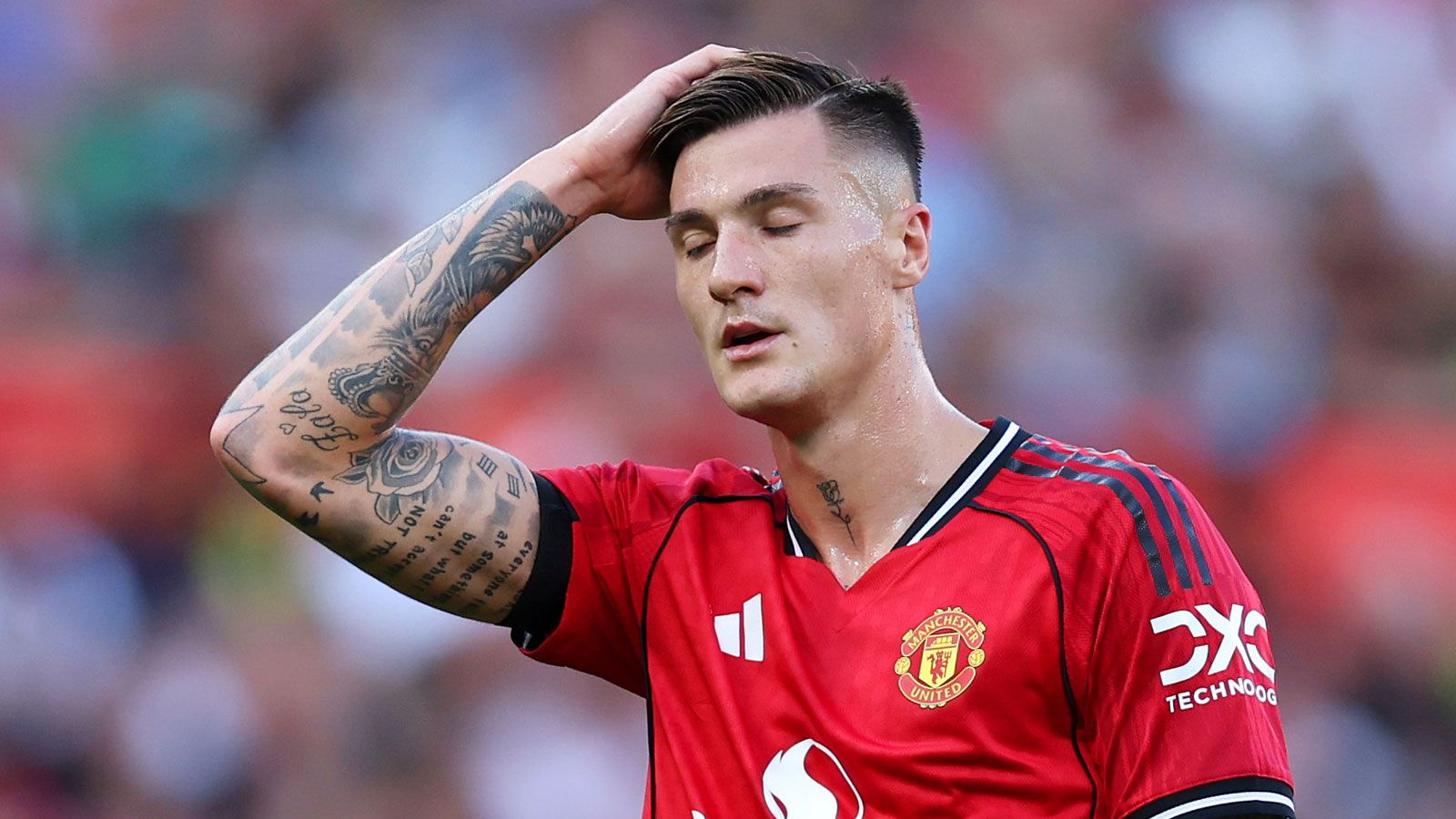 Premier League Legend Delivers Critical Assessment of Benjamin Sesko, Comparing the £74m Striker to an Academy Prospect, Amid Manchester United Links