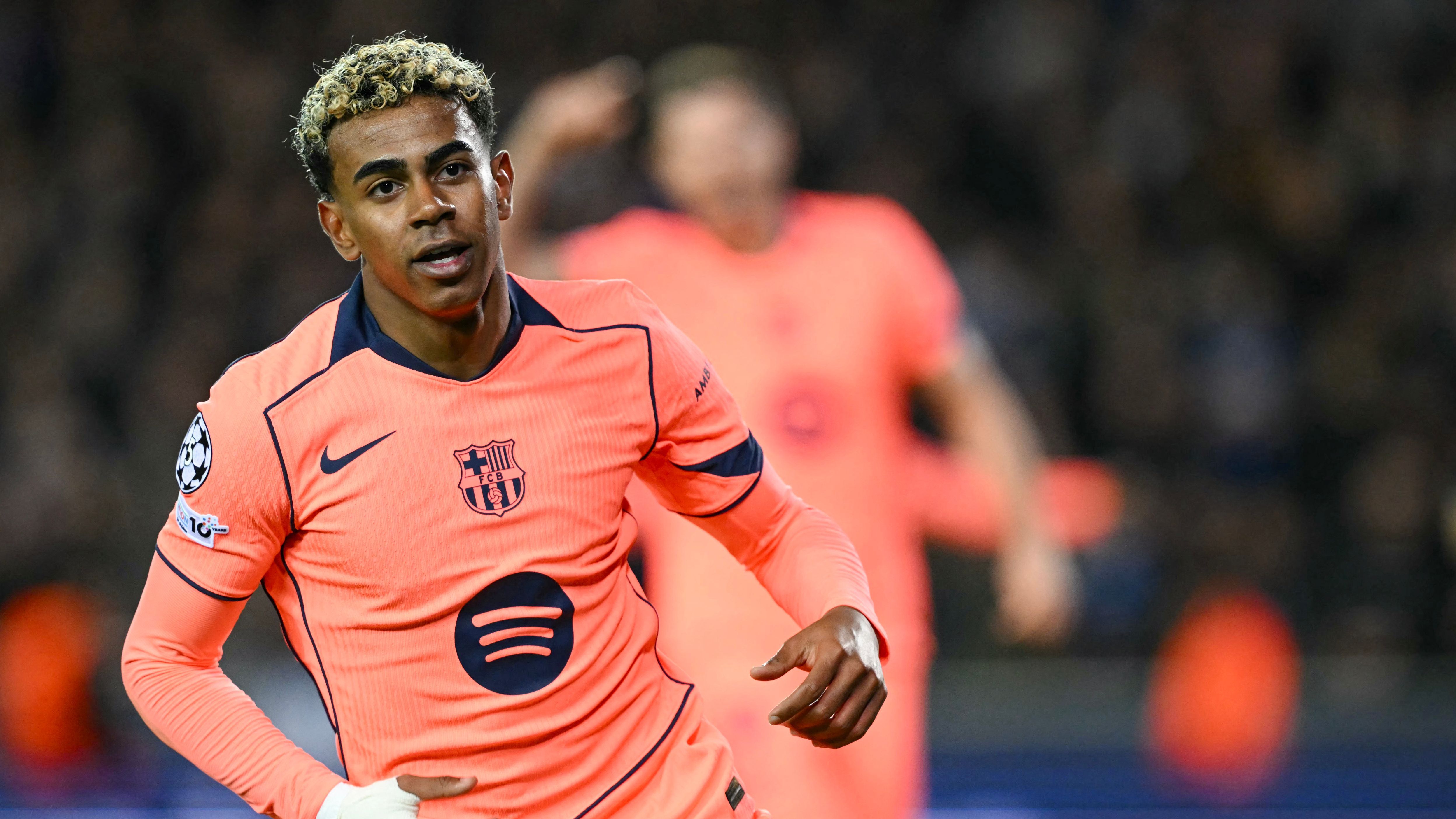 Wesley Sneijder Believes Lamine Yamal Could Surpass Lionel Messi and Predicts the Barcelona Prodigy Will Remain with the Club Until 2035