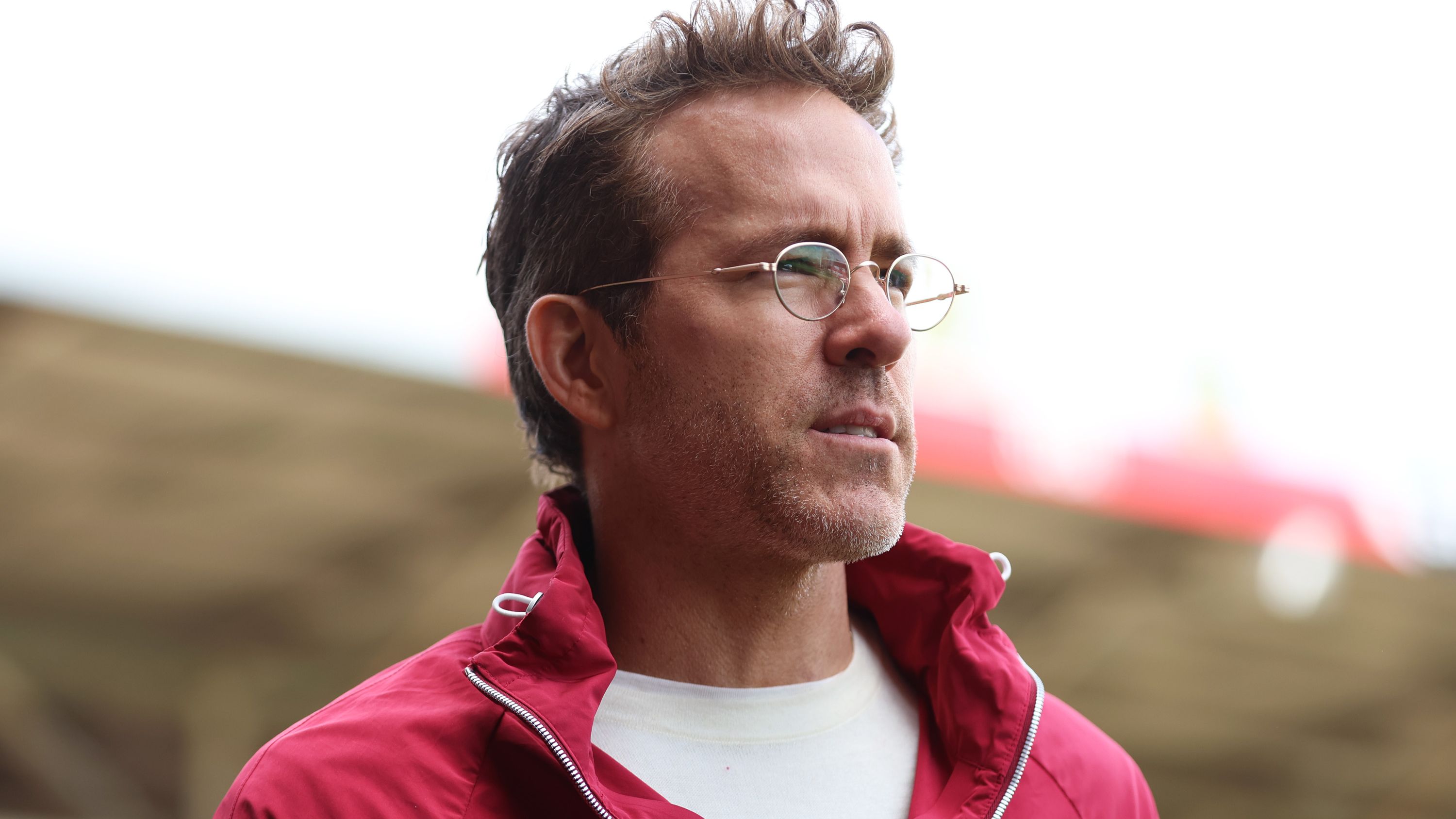 Ryan Reynolds and Rob McElhenney Urged to Invest Strategically in January for Wrexham’s Premier League Promotion Prospects