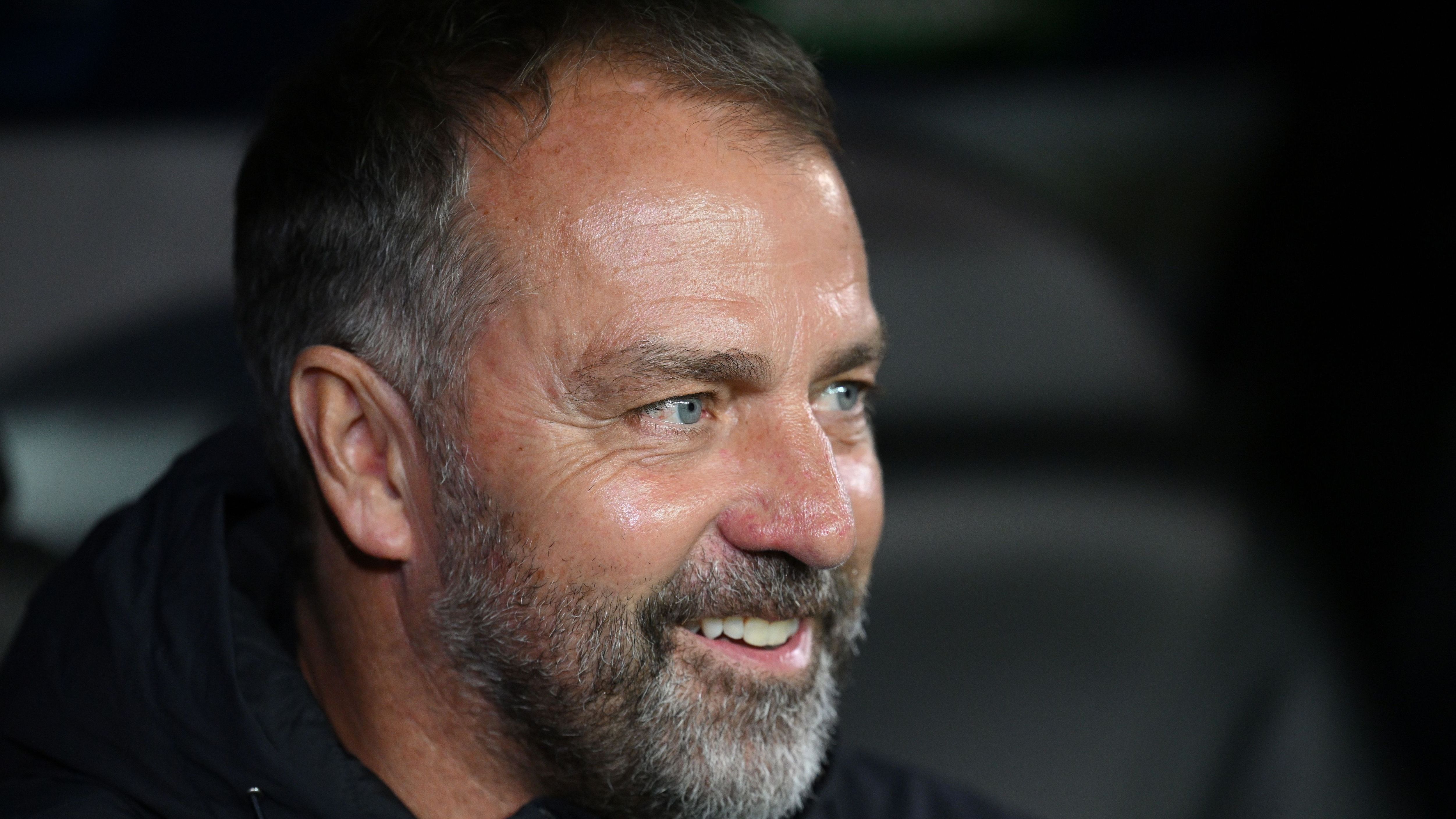 Hansi Flick Lightheartedly Discusses Contract Duration Amid Speculation of Lionel Messi’s Barcelona Return