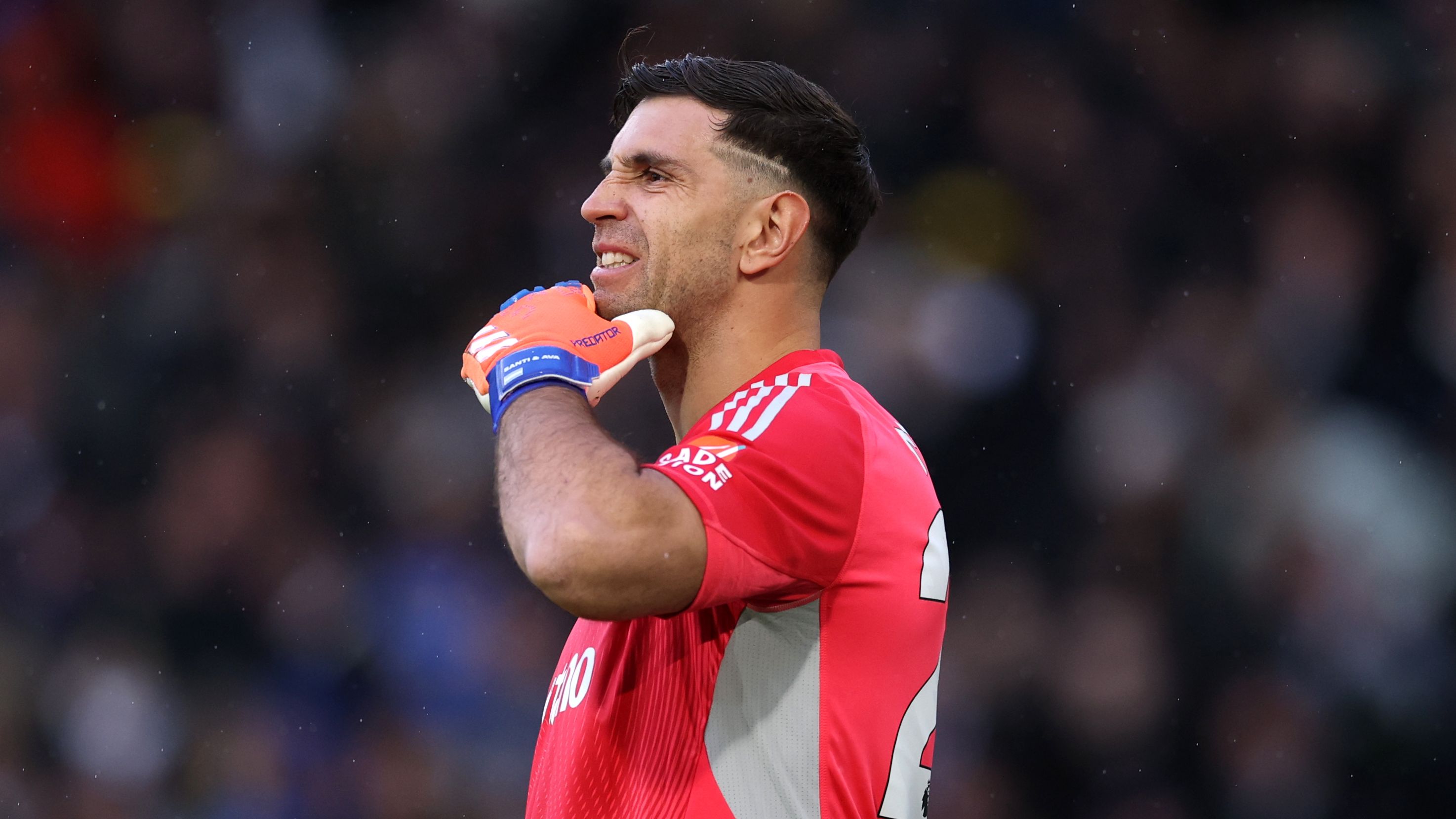 Emi Martinez’s Costly Mistake: Manchester United Fans Relieved as Aston Villa Concedes Due to Goalkeeper Error