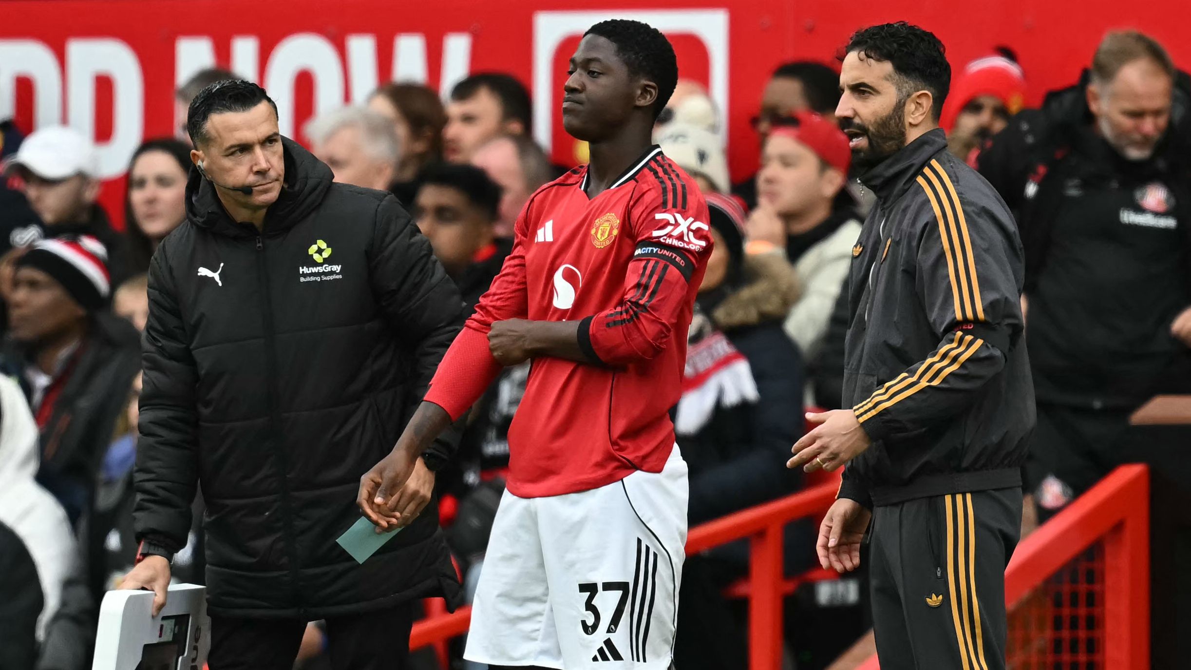 Kobbie Mainoo Emerges as Potential Paul Pogba Successor as Juventus Joins Napoli in Pursuit of Manchester United Midfielder